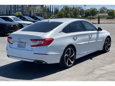 Used 2018 Honda Accord Touring image 6