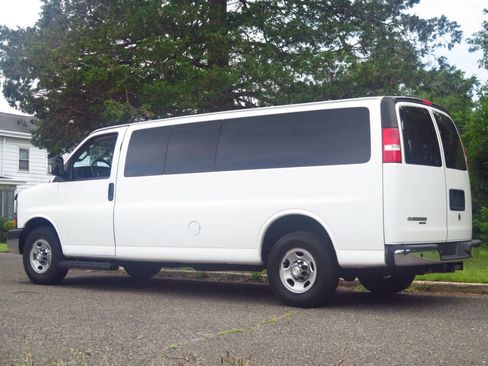 Used 2016 Chevrolet Express 3500 LT w/ LT Preferred Equipment Group RWD image 3