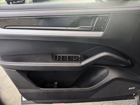 Used 2024 Porsche Cayenne image 24