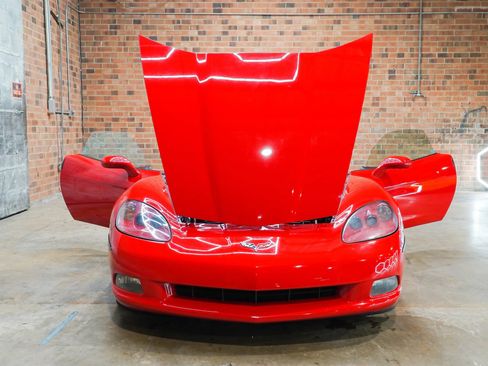 Used 2006 Chevrolet Corvette Coupe w/ Preferred Equipment Group RWD image 26