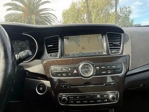 Used 2014 Kia Cadenza Premium w/ Technology Package FWD image 23
