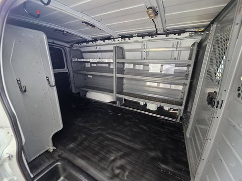 Used 2016 Chevrolet Express 2500 RWD image 12