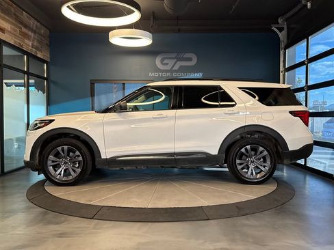 Used 2025 Ford Explorer Active w/ Active Comfort Package AWD/4WD image 6