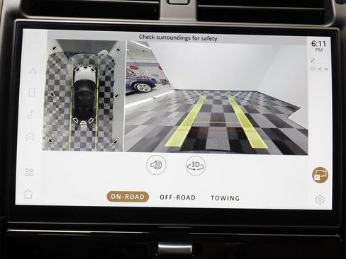 Used 2024 Land Rover Discovery Dynamic SE image 12