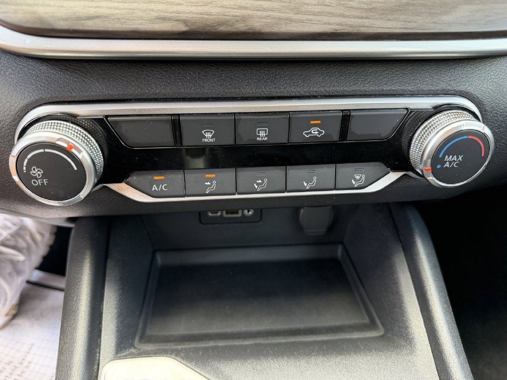 Used 2025 Nissan Altima 2.5 SV FWD image 14