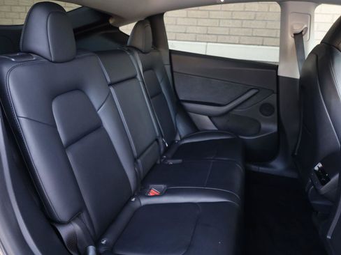Used 2022 Tesla Model Y Long Range AWD/4WD image 22