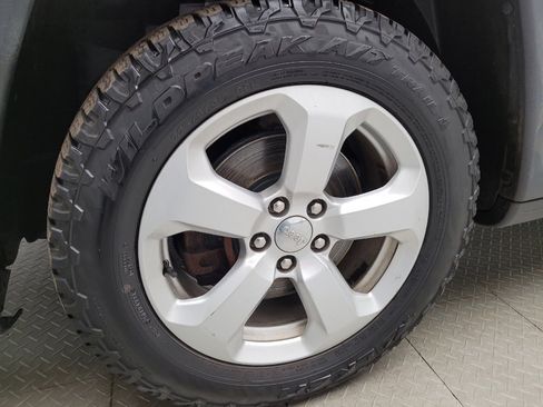 Used 2018 Jeep Compass Latitude w/ Safe & Security Group AWD/4WD image 31