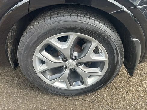 Used 2017 Kia Sorento SX FWD image 38