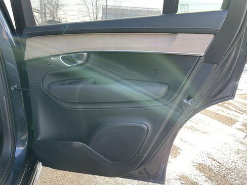 Used 2025 Volvo XC90 B6 Plus image 18