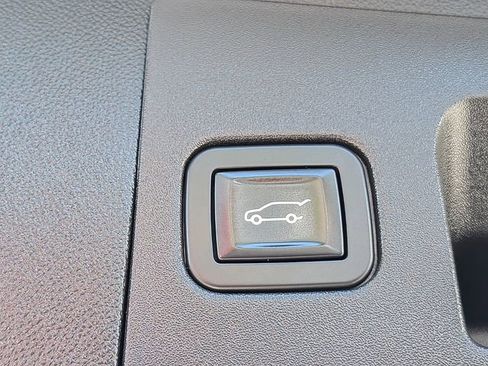 Used 2019 Cadillac XT5 Luxury w/ LPO, Radiant Package FWD image 13
