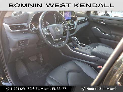 Used 2024 Toyota Highlander LE image 21