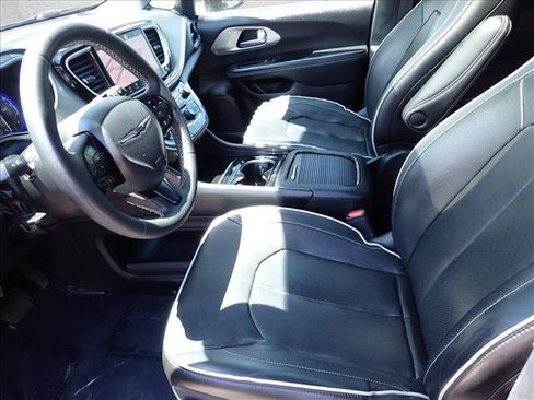Used 2023 Chrysler Pacifica Limited w/ S Appearance Package AWD/4WD image 12