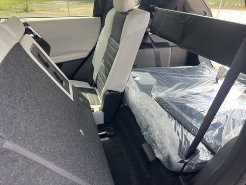 Used 2025 Mitsubishi Outlander SE image 35