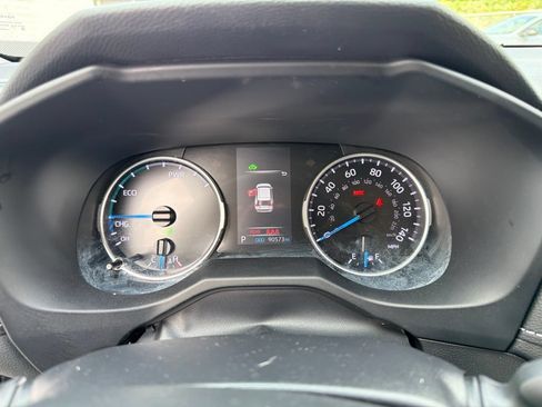 Used 2021 Toyota RAV4 LE AWD/4WD image 23