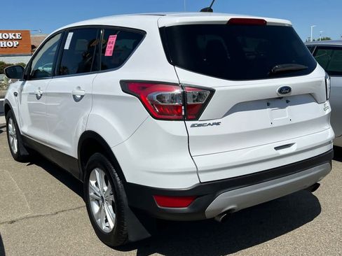 Used 2017 Ford Escape SE image 6
