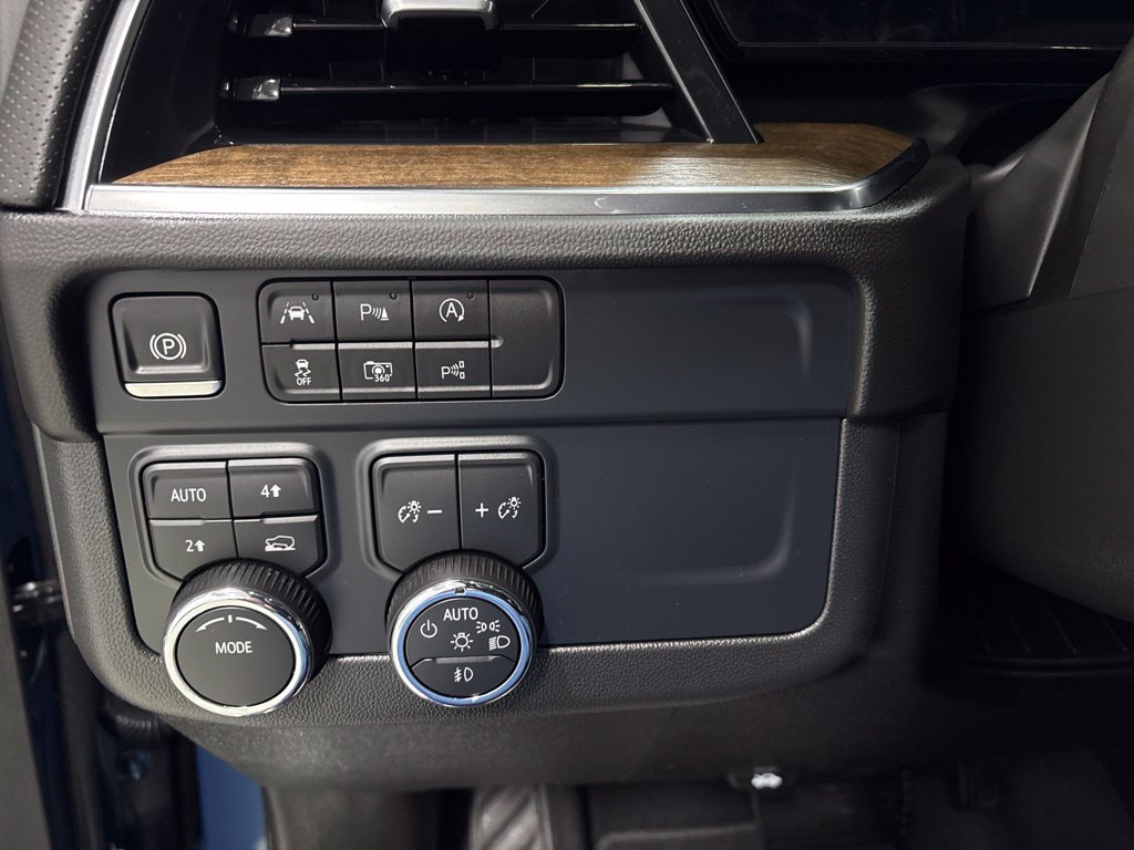 Used 2025 Chevrolet Tahoe High Country AWD/4WD image 24
