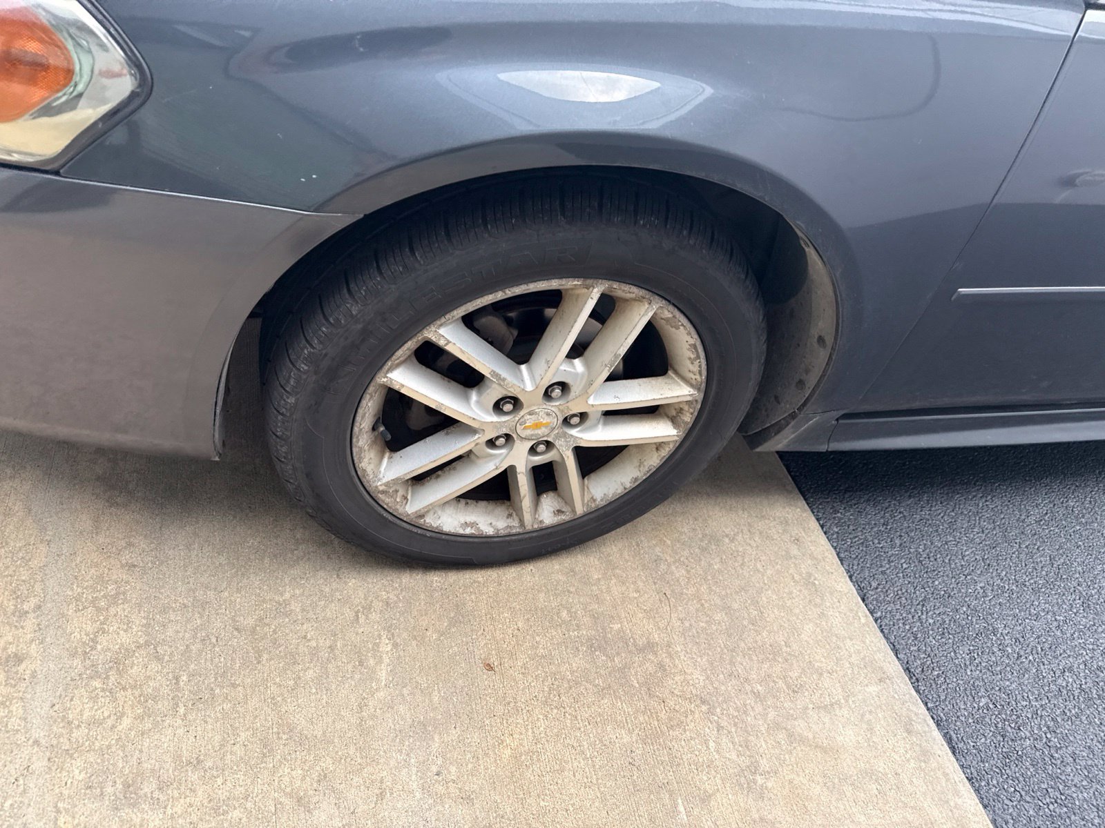 Used 2010 Chevrolet Impala LTZ FWD image 2