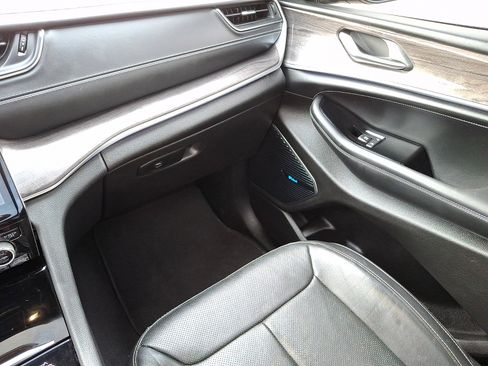 Used 2022 Jeep Grand Cherokee L Overland image 21