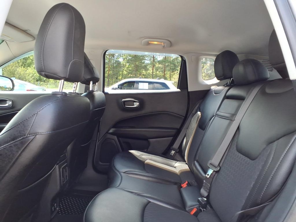Used 2019 Jeep Compass Latitude AWD/4WD image 10