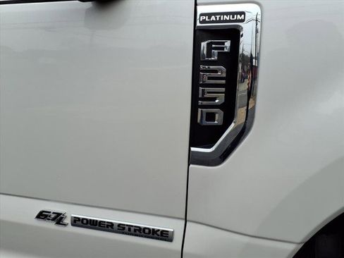 Used 2019 Ford F250 Platinum w/ Platinum Ultimate Package image 4