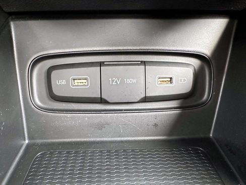 Used 2022 Hyundai Venue Limited FWD image 24