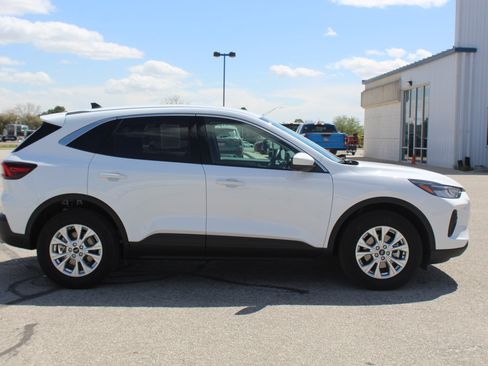 Used 2023 Ford Escape Active w/ Tech Pack #2 AWD/4WD image 4