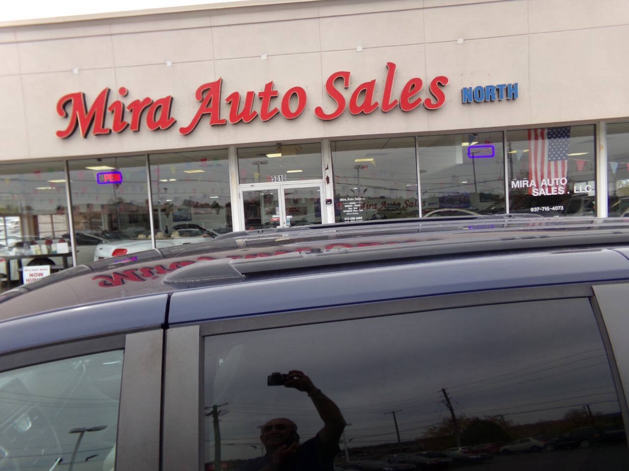 Used 2013 Chrysler Town & Country Touring FWD image 9