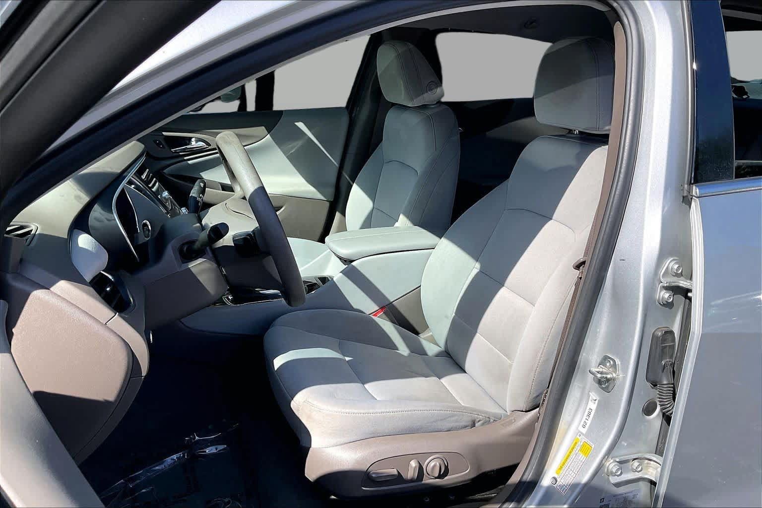 Used 2021 Chevrolet Malibu LT FWD image 24