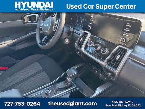 Used 2023 Kia Sorento LX image 6