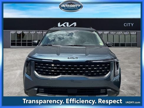 Certified 2025 Kia Carnival SX Prestige FWD image 2