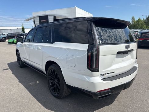 Used 2025 Cadillac Escalade ESV Sport Platinum AWD/4WD image 3