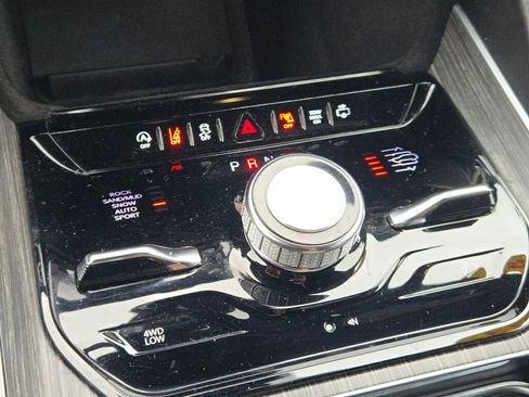 Used 2023 Jeep Wagoneer Series III w/ Preferred Equipment Group image 30