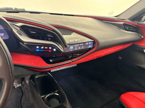Used 2023 Ferrari SF90 Spider image 24