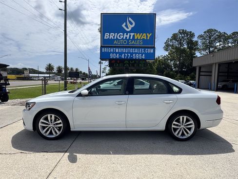 Used 2019 Volkswagen Passat 2.0T Wolfsburg w/ Wheels & Sunroof Package FWD image 2