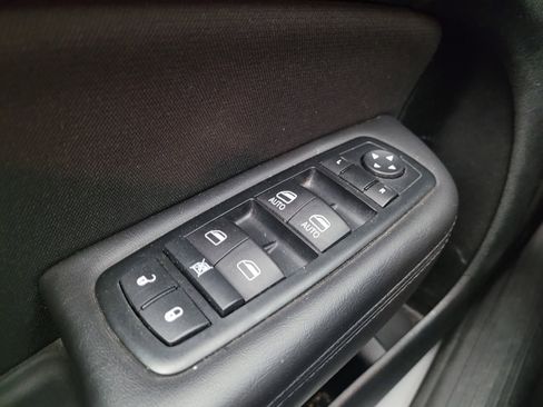 Used 2015 Chrysler 200 Limited w/ Convenience Group image 27