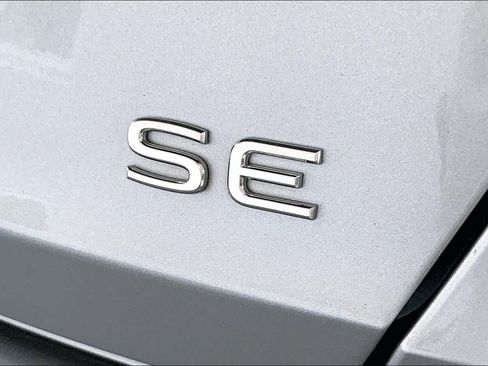 Used 2024 Volkswagen Jetta SE FWD image 10