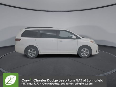 Used 2019 Toyota Sienna LE image 17