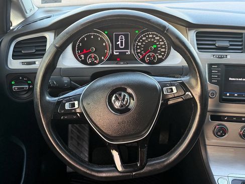 Used 2017 Volkswagen Golf SE image 36