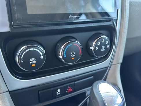 Used 2012 Dodge Caliber SXT FWD image 25