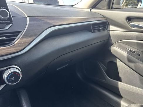Used 2024 Nissan Altima 2.5 SV FWD image 26