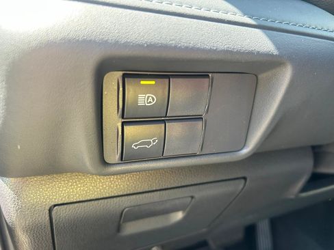 Used 2022 Toyota Highlander XLE AWD/4WD image 12