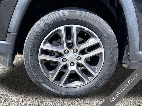 Used 2018 Jeep Compass Latitude AWD/4WD image 9