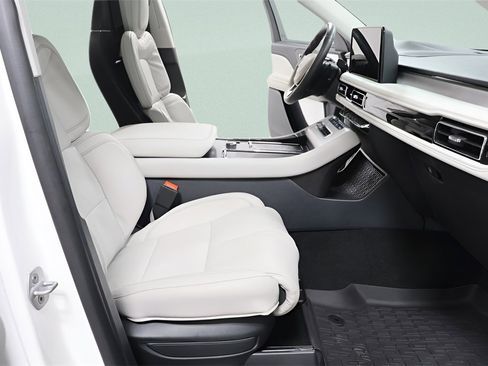 Used 2025 Lincoln Aviator Reserve w/ Equipment Group 201A image 32