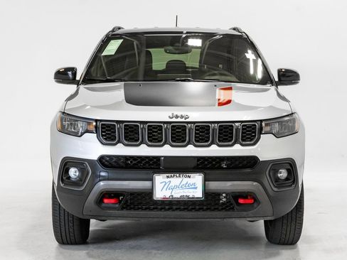 Certified 2025 Jeep Compass Trailhawk AWD/4WD image 5