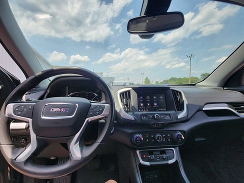 Used 2024 GMC Terrain SLE w/ Driver Convenience Package FWD image 17