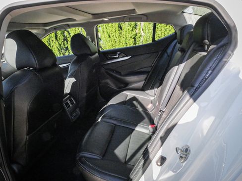 Used 2023 Nissan Maxima SL FWD image 31