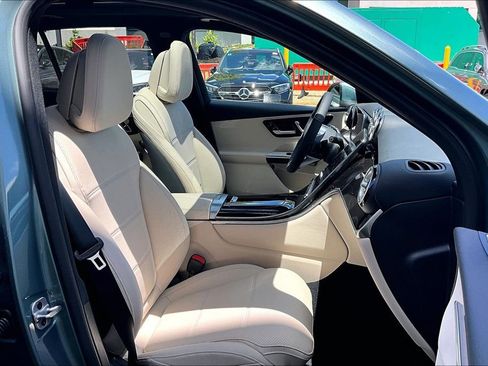 Used 2025 Mercedes-Benz GLC 300 4MATIC image 7