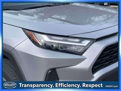 Used 2022 Toyota RAV4 XLE w/ Carpet Mat Package (TMS) image 10