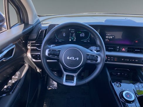 Used 2025 Kia Sportage EX image 12