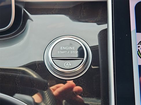 Used 2024 Mercedes-Benz C 300 4MATIC Sedan image 27